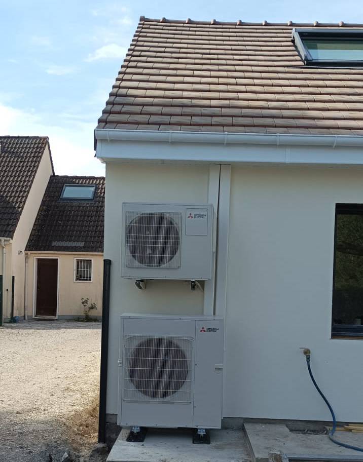 Modules extérieurs sur un mur de maison